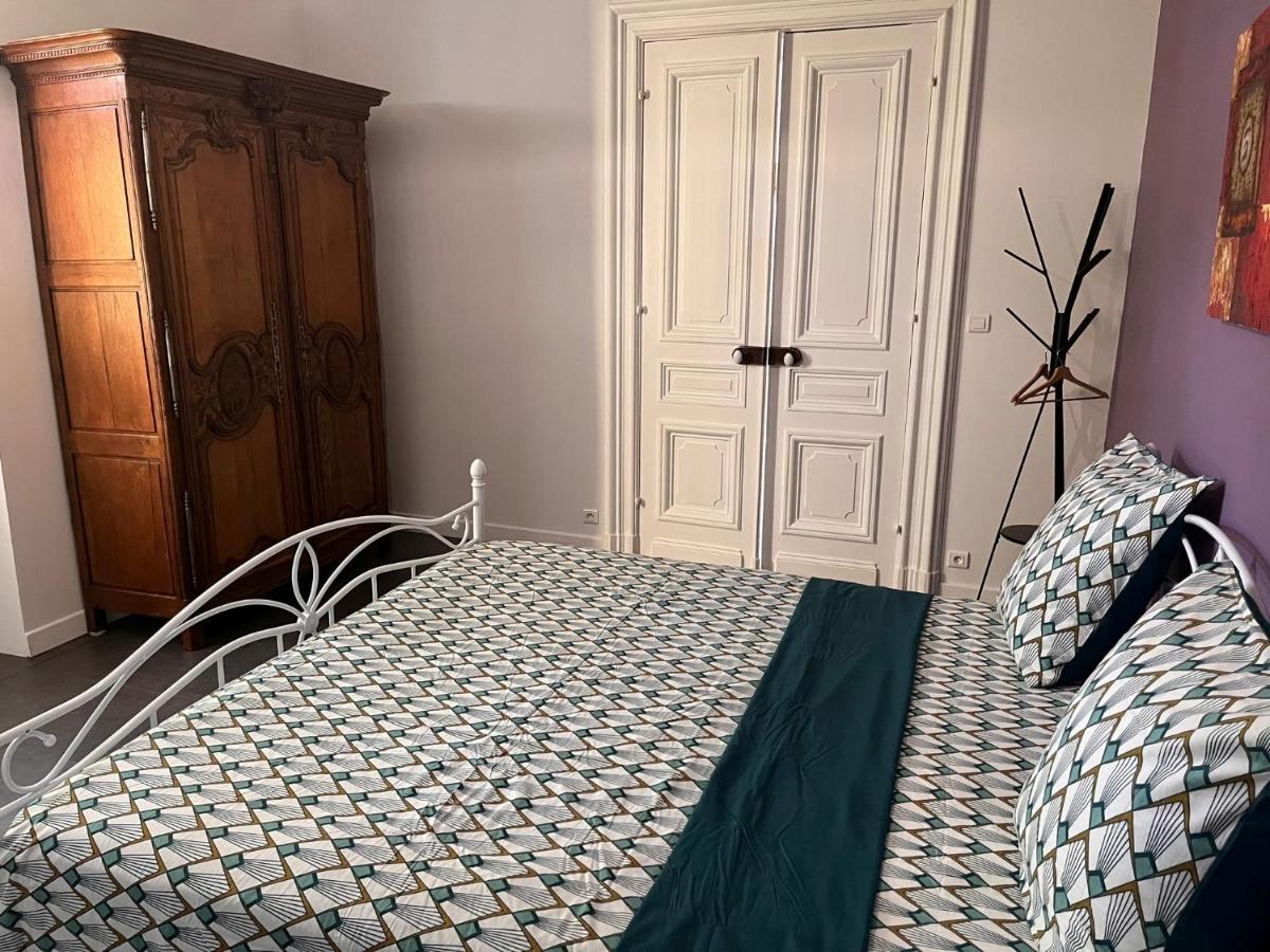 Domaine Clos Et Arbore De 3 Ha Avec Deux Maisons Lamothe-Montravel Luaran gambar